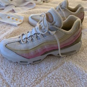 LIKE NEW - Nike Air Max 95 QS Women's Shoe